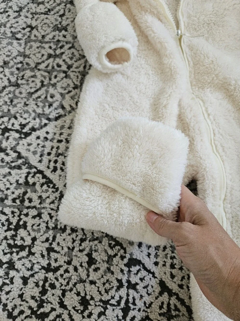 Eddie Bauer Fleece Snowsuit Size 6-12 Months In Cream